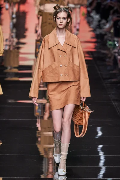 Look 22